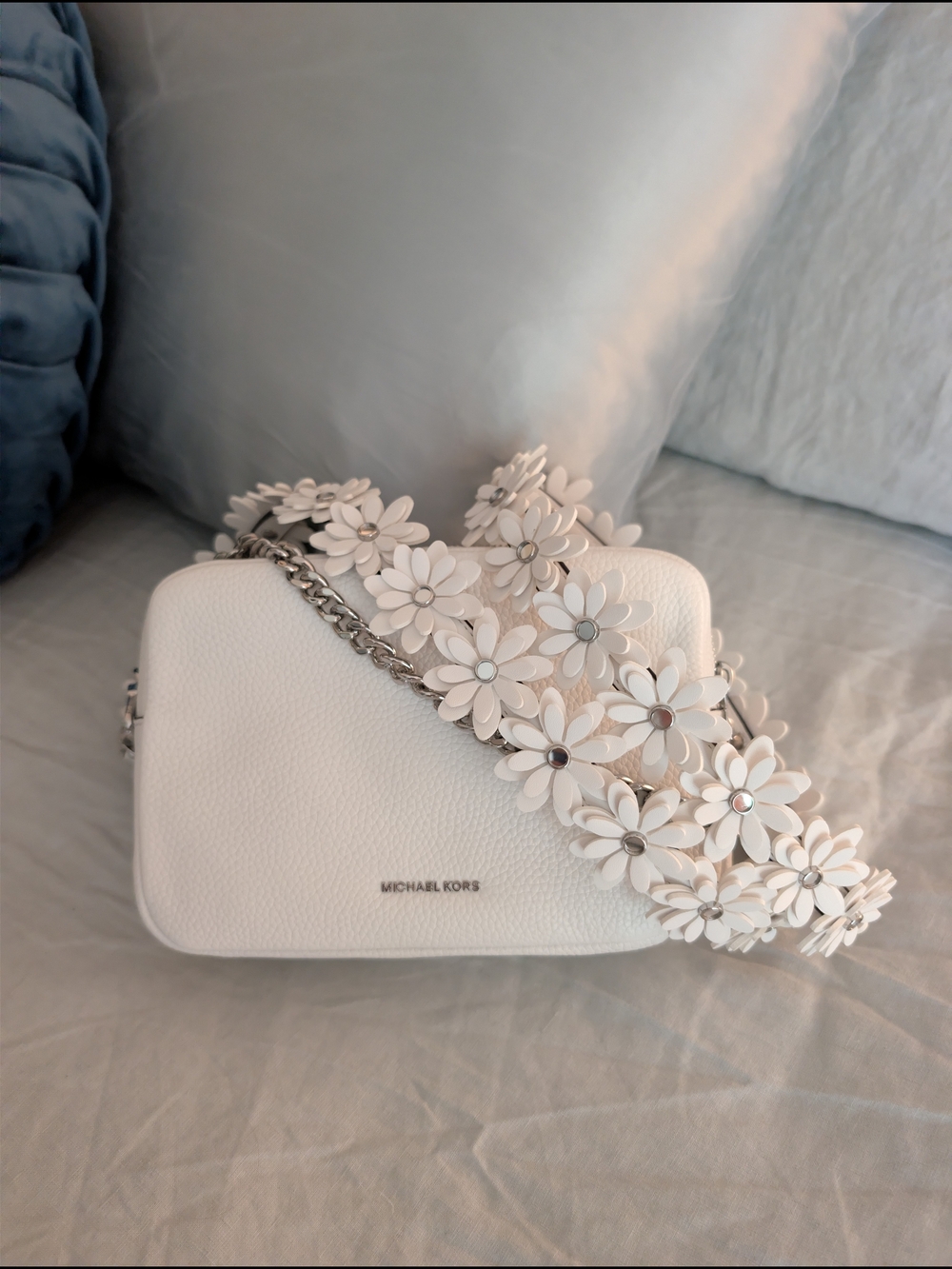 Michael Kors Bryant Double Zip Pebbled Leather Camera Bag White Daisy Strap NWT